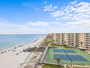Holiday Surf and Racquet Unit 724 28
