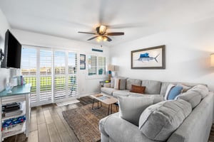 Holiday Surf and Racquet Unit 121 3