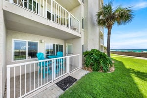 Holiday Surf and Racquet Unit 121 24