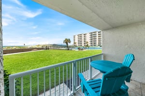 Holiday Surf and Racquet Unit 121 25