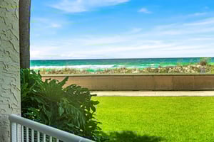 Holiday Surf and Racquet Unit 121 27