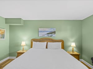 Holiday Surf and Racquet Unit 719 4