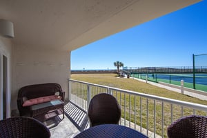 Holiday Surf and Racquet Unit 117 18