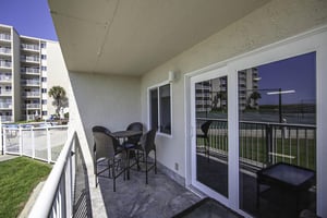 Holiday Surf and Racquet Unit 117 19