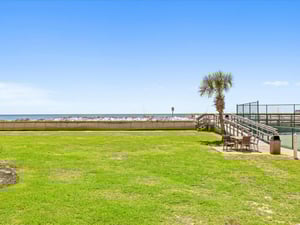Holiday Surf and Racquet Unit 117 25