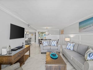 Holiday Surf and Racquet Unit 302 31