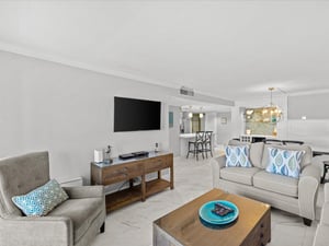 Holiday Surf and Racquet Unit 302 32