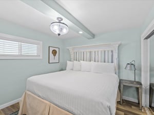 Holiday Surf and Racquet Unit 618 20