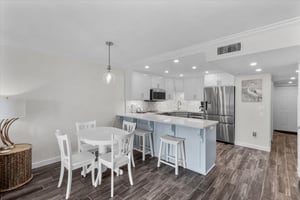 Holiday Surf and Racquet Unit 413 8