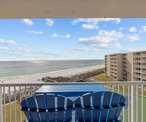 Holiday Surf and Racquet Unit 619 17