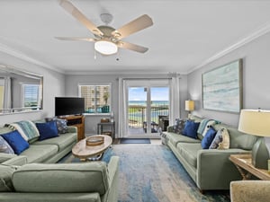 Holiday Surf and Racquet Unit 209 1