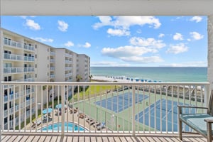 Holiday Surf and Racquet Unit 509 16
