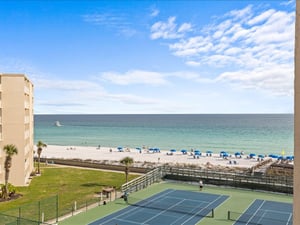 Holiday Surf and Racquet Unit 510 28