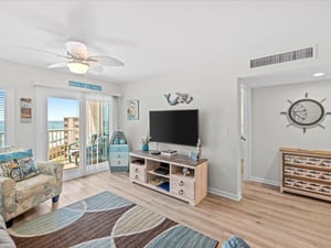 Holiday Surf and Racquet Unit 718 1