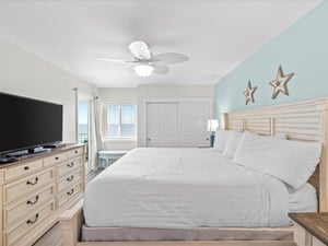Holiday Surf and Racquet Unit 718 20