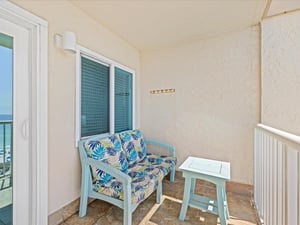 Holiday Surf and Racquet Unit 718 28