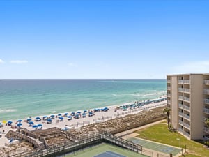 Holiday Surf and Racquet Unit 718 29
