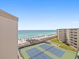 Holiday Surf and Racquet Unit 718 30