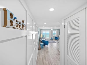 Holiday Surf and Racquet Unit 722 3
