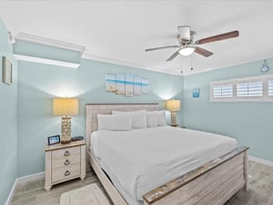 Holiday Surf and Racquet Unit 722 4