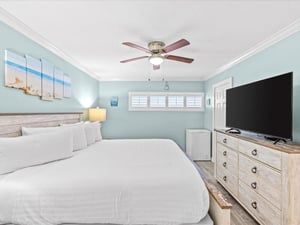Holiday Surf and Racquet Unit 722 5