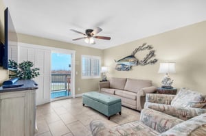 Holiday Surf and Racquet Unit 101 1