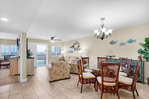 Holiday Surf and Racquet Unit 101 25