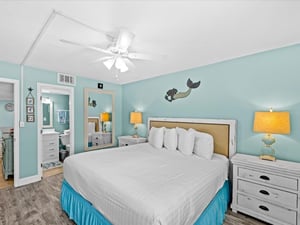 Holiday Surf and Racquet Unit 617 21