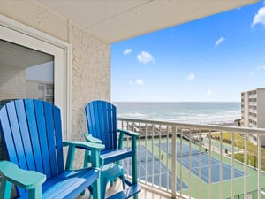 Holiday Surf and Racquet Unit 617 23