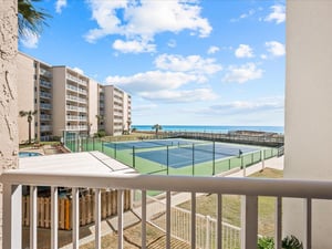 Holiday Surf and Racquet Unit 207 27