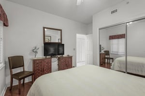 South Harbour 7E 6