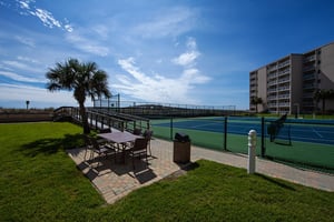 Holiday Surf and Racquet Unit 712 22