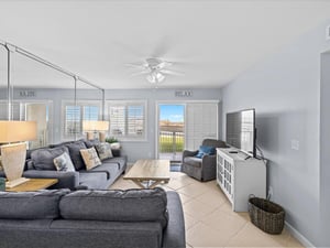 Holiday Surf and Racquet Unit 102 10