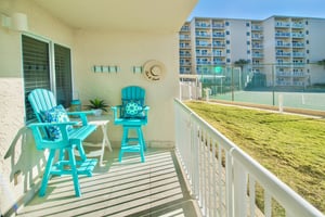 Holiday Surf and Racquet Unit 105 14