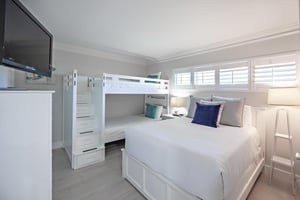 Holiday Surf and Racquet Unit 104 20