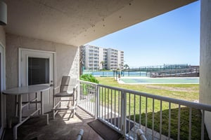 Holiday Surf and Racquet Unit 104 24