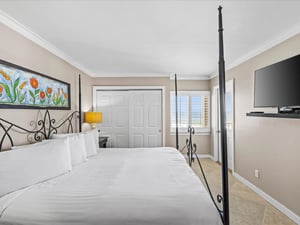 Holiday Surf and Racquet Unit 301 17