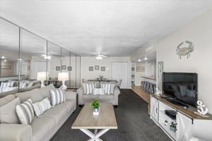 Holiday Surf and Racquet Unit 623 16
