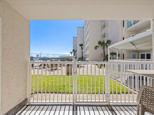 Holiday Surf and Racquet Unit 112 25