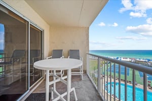 Holiday Surf and Racquet Unit 513 5