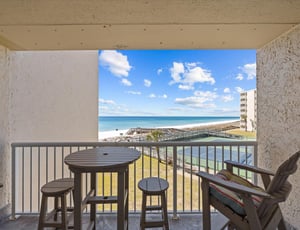 Holiday Surf and Racquet Unit 321 24