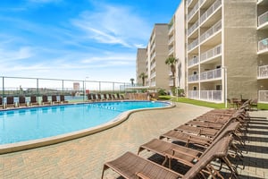 Holiday Surf and Racquet Unit 318 39