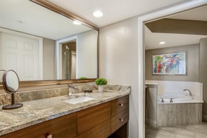 Gullwing Beach Resort 1002 25