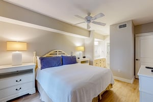 Baytowne Wharf  Pilot House 316 11