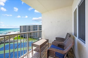 Holiday Surf and Racquet Unit 620 27