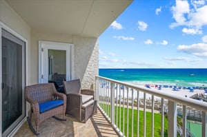 Holiday Surf and Racquet Unit 620 28