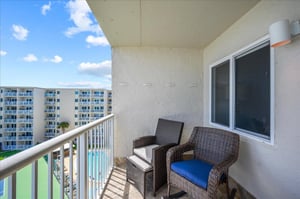 Holiday Surf and Racquet Unit 620 29