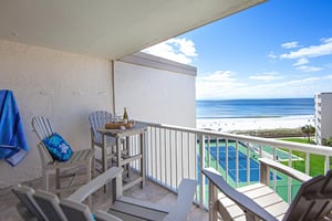 Holiday Surf and Racquet Unit 715 22