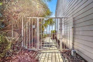 Sea Bluff Townhomes 10  Crazy Toes 22