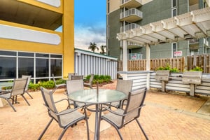Twin Palms 1103 21